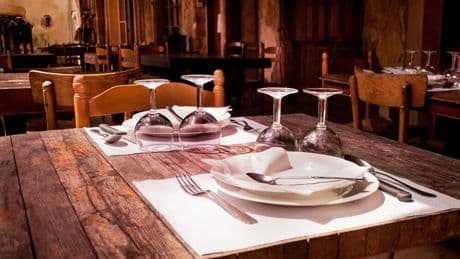 Berlin avait voulu empêcher Paris de baisser la TVA sur la restauration, aujourd'hui c'est l'Allemagne qui applique cette mesure