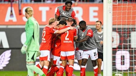 2. Fußball-Bundesliga: Mit Coolness vom Punkt: Lautern bezwingt Schalke