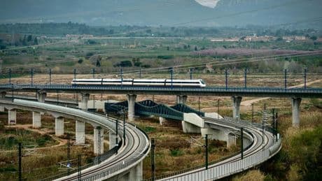 Un incendio en Lleida afecta a la circulación de trenes de alta velocidad entre Madrid-Barcelona