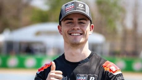"Mi manager se está moviendo mucho, estamos a la espera de ver qué huecos salen en MotoGP y qué oportunidades podemos conseguir"
