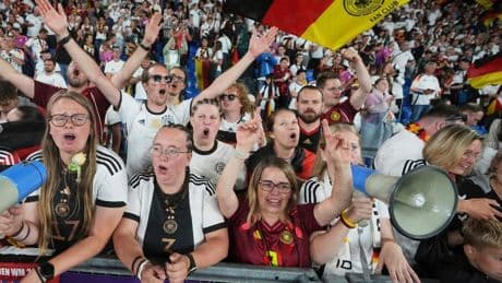 Frauen-EM: Annika Bäumer sorgt für Stimmung bei den DFB-Spielen