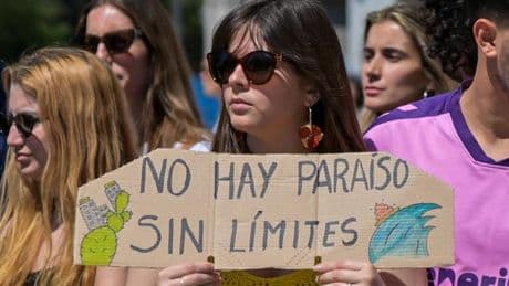 Tourismus: Tausende protestieren in Spanien gegen Massentourismus auf Kanaren