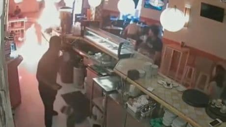 Woede over geweigerde mayonaise leidt tot brandstichting in Spaans café: duizenden euro’s schade