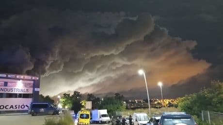 Una nube tóxica de cloro obliga a confinar a 150.000 personas de cinco municipios de Barcelona y Tarragona