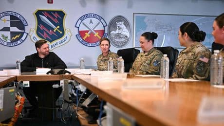 Silurato il capo della base militare Usa in Groenlandia: aveva criticato J.D. Vance