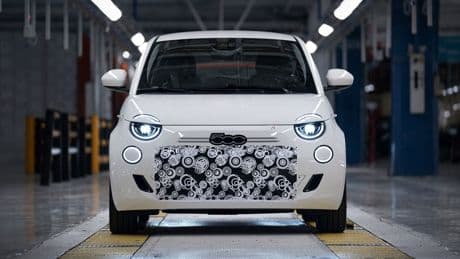 Fiat, produzione in preserie a Mirafiori della nuova 500 mild hybrid derivata dalla elettrica