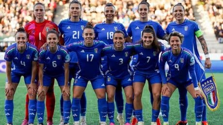 L'Italia perde contro la Spagna (3-1) ma conquista i quarti di finale dell'Europeo: mercoledì sfida alla Norvegia. Soncin si commuove in diretta