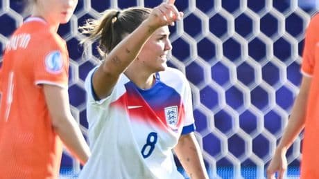 Niederlande chancenlos: James und Bayerns Stanway bescheren England klaren Sieg