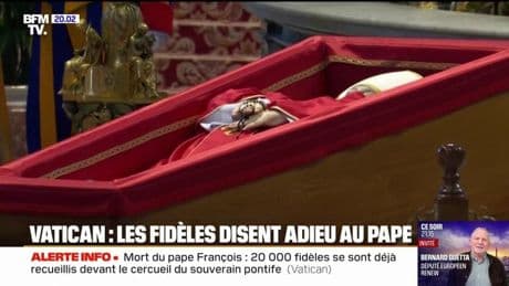 Vatican: retour en image sur l'hommage des fidèles qui disent adieu au pape François