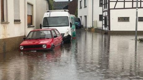 Überschwemmungen in NRW, Zugausfälle, vereinzelt Stromausfall