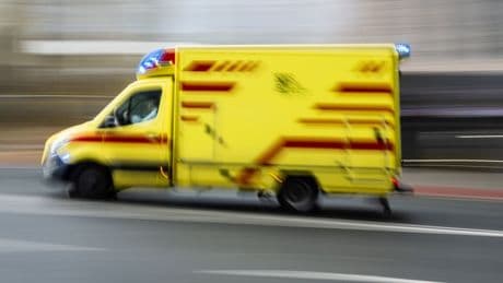 Drei Schwerverletzte (20, 33, 72) - Baby stirbt bei Horror-Crash