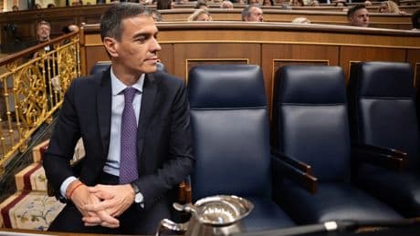 Sánchez entra en el ecuador de la legislatura asediado por la corrupción y con una mayoría erosionada