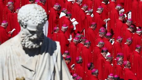 En marche vers le conclave : à Rome, les regards désormais tournés vers les cardinaux