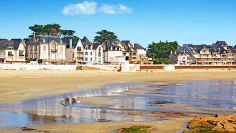 El destino perfecto para saborear el verano: playas de postal, pueblos idílicos y una de las mejores gastronomías de Francia