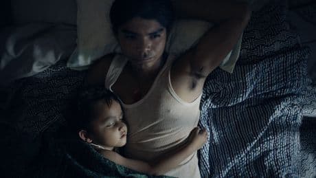 'Sujo', el drama de un huérfano tras el asesinato de su padre y un terrible Ben Affleck en 'El Contable 2'