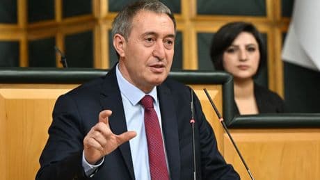 DEM Parti'den 'Biz üçüncü yoluz' çıkışı... Kürsüden iktidara 'sorumluluk' çağrısı: 'Anayasa tartışması bir tabu değil'