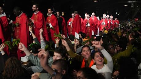 Frat de Lourdes 2025 : l’envie de prier des jeunes