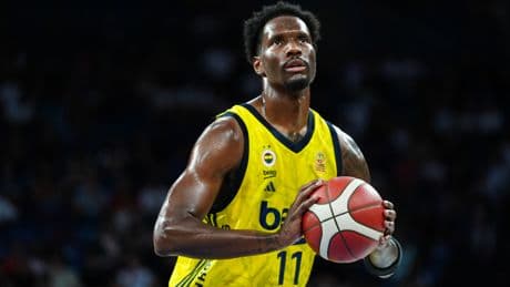 Nigel Hayes-Davis resmen Phoenix Suns'ta