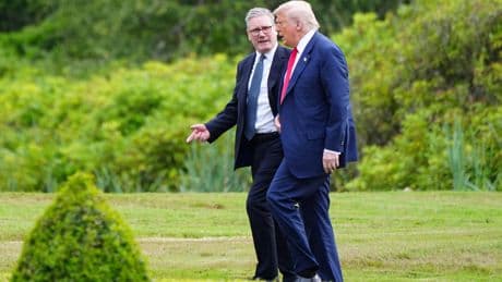 «C’est un ami» : Keir Starmer interrompt Donald Trump après sa vive critique du maire de Londres Sadiq Khan