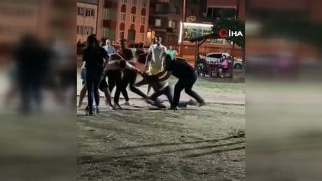 Edirne'de tekmeli yumruklu kavga! O anlar kamerada