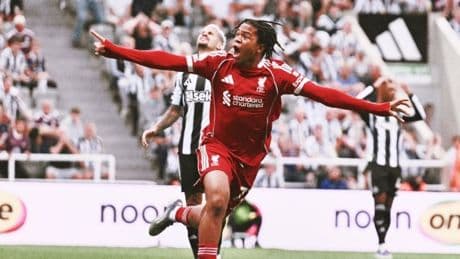 Rio Ngumoha'dan son saniye golü: 16 yaşında Liverpool'a galibiyeti getirdi
