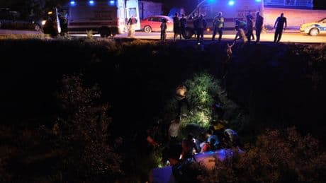 Kayseri'de otomobil dere yatağına uçtu: 3'ü ağır 5 yaralı