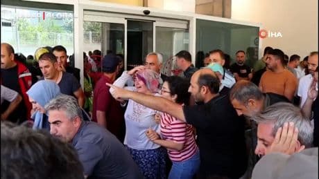 İşçilerin yakınları hastane önünde gözyaşlarına boğuldu