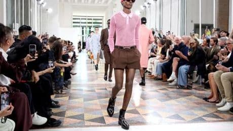 Modetrend: Buttergelb und Flieder prägen die aktuelle Herrenmode