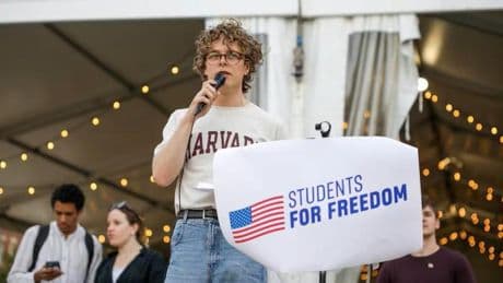 Harvard ve "ilegal" prohibir la inscripción de estudiantes extranjeros: "La diversidad es esencial para la excelencia"
