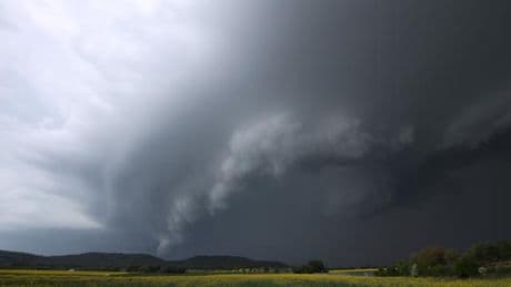 Unwetter: Verletzte und Bahnsperrungen nach Sturmtief