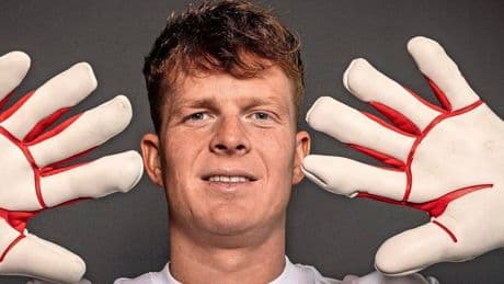 Ronald Koeman leeft intens mee met keepende zoon van Telstar: ’Hij kijkt niet als vader, maar als trainer’