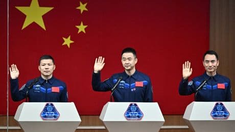 Shenzhou-20 : la Chine envoie trois astronautes en mission dans l’espace