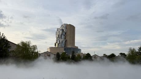 Ad Arles il LUMA, scenografico grattacielo/scultura di Frank Gehry