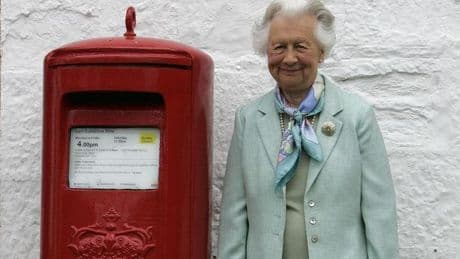 Late Queen's cousin, Mary Dowager Countess of Strathmore, dies at home