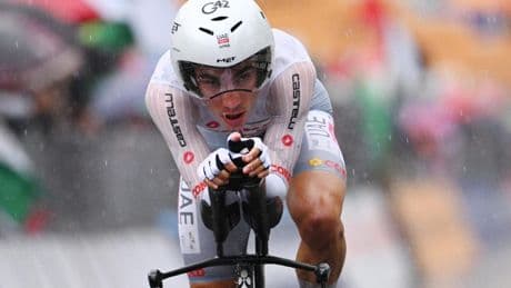 Juan Ayuso oposita a ganar el Giro de Italia tras volar en la contrarreloj y se queda a 25 segundos de la maglia rosa