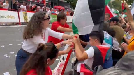 La UCI despeja el conflicto de la Vuelta aludiendo a la "neutralidad política"