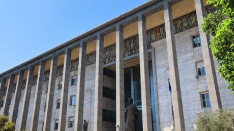 Absuelto en Sicilia un profesor que tocó el pecho a una alumna pero "sin ejercer presión"