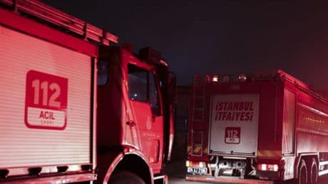 Oto galericiler sitesinde yangın