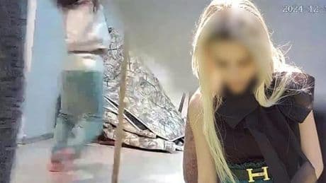 Küçük kızının sözüyle şüphelenip eve kamera yerleştirmişti... Eşinin yaptıklarını gören baba gözlerine inanamadı! Çocuğu dövmekten zevk aldığını anlatmış