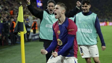 El Barça aguanta la avalancha del Borussia Dortmund y jugará las semis de Champions (3-1)