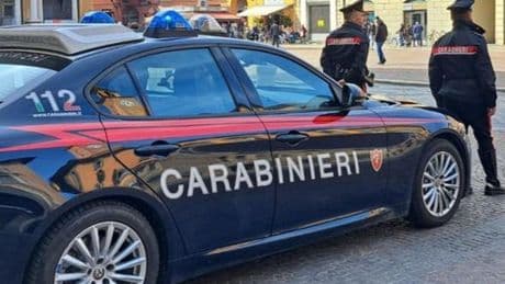 Nascondeva il corpo della madre in garage per avere la pensione: indagato il figlio 54enne