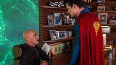 Superman vola nei cinema, ma l’incasso non è da supereroe