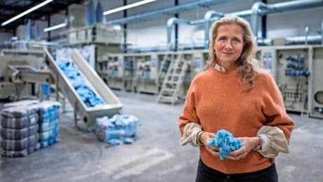 Ondernemer Ellen wil productie circulair textiel versnellen: van oude trui naar nieuwe vezel in twintig minuten