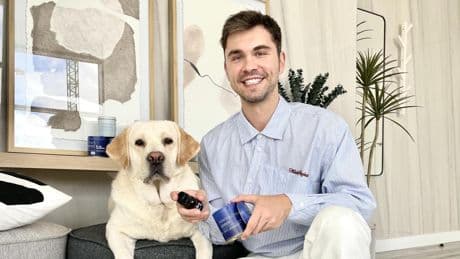 Creó un suplemento natural para alargar la vida de sus perros y acabó siendo premiado