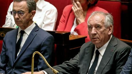 « Personne ne tient ses troupes » : à l’Assemblée nationale, la grande débandade avant le vote de confiance