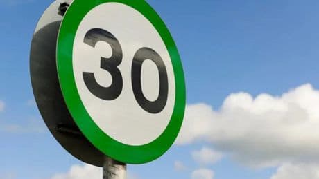 Segnali stradali con il bordo verde, ultima novità in Europa: cosa significano, dove si trovano e a cosa servono