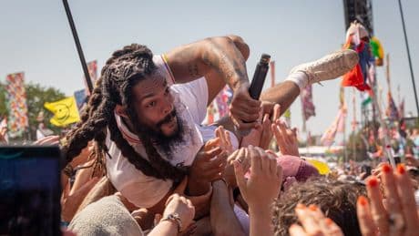 Bob Vylan beim Glastonbury: Ist es antisemitisch, der IDF den Tod zu wünschen?