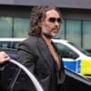 Russell Brand pleit onschuldig in zaak rond seksueel misbruik