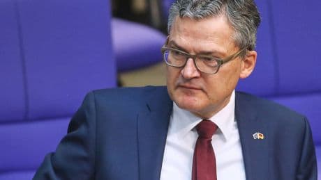 Bundesregierung: Kiesewetter muss Kontrollgremium für die Geheimdienste verlassen