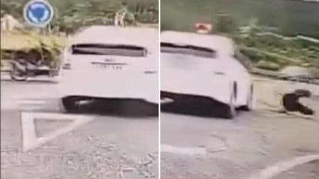 El terrible choque en una rotonda entre un coche que se salta el ceda el paso y una moto: “Tarda más en salir del coche que en frenar”